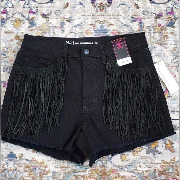 NWT No Boundaries Junior's Black Jeans Denim Shorts with Fringe Pockets, sz 7 - Picture 1 of 8